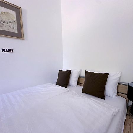 Up Resistances G Apartment Баден Екстериор снимка