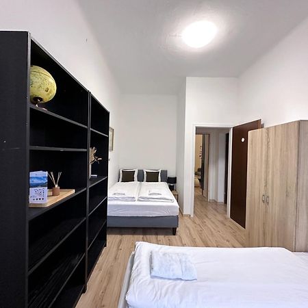 Up Resistances G Apartment Баден Екстериор снимка