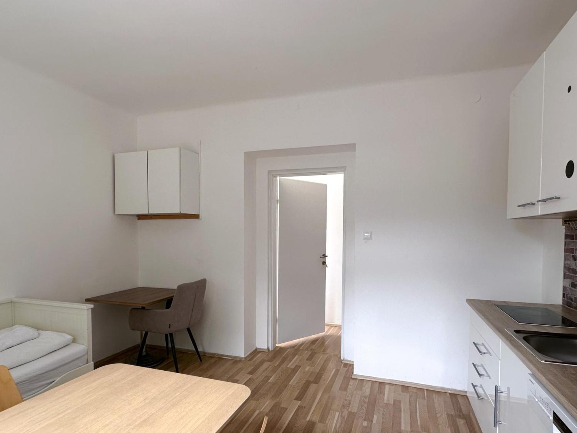 Up Resistances G Apartment Баден Екстериор снимка